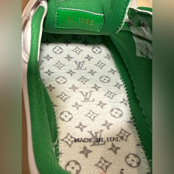 Authentic Louis Vuitton Charlie sneaker white & green - Picture 9 of 16
